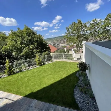 City Vista Apartment *